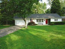 Gorgeous 3 Bedroom Home and Lot in Bloomfield Hills in Bloomfield Township, MI (Photo 2 of 8)