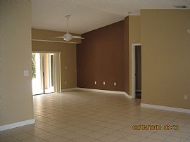 Beautiful 4 Bedroom Pool Home is Like Brand New in Miami, FL (Photo 3 of 6)