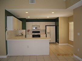Beautiful 4 Bedroom Pool Home is Like Brand New in Miami, FL (Photo 4 of 6)