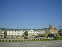 Nice 1 Bedroom No Lease! No Deposit! Everything Included! in Blue Ash, OH