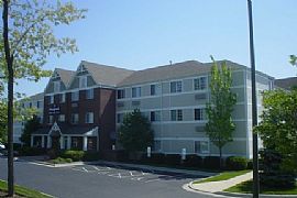 Cozy 1 BR, 1 BA Apartment - Need a Break From The Lease? in Blue Ash, OH