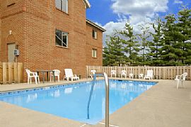 Outstanding 1 BR, 1 BA Apartment - Move in Ready in Blue Ash, OH (Photo 3 of 3)