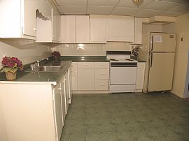 Cozy 3 Bedroom Home on Quiet - Dead End Street in Lake Hopatcong, NJ (Photo 5 of 6)