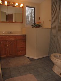 Cozy 3 Bedroom Home on Quiet - Dead End Street in Lake Hopatcong, NJ (Photo 6 of 6)