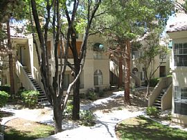 Adorable 3 BR, 2 BA Condo in Green Valley - Quiet Upstairs Unit in Henderson, NV (Photo 2 of 7)