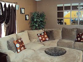 Beautiful 4 Bedroom  Townhouse Near Fort Riley in Junction City, KS (Photo 3 of 12)