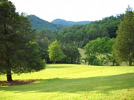 Lovely 3 Bedroom Tree Top Home with Beautiful Wood Trim in Franklin, NC (Photo 6 of 6)