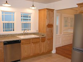 Beautiful 4 Bedroom Craftsman Home in Maxwell Park in Oakland, CA (Photo 3 of 7)