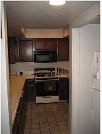 Centrally Located 3 BR, 2.5 BA Townhome - Available Mar. 15th in Long Beach, CA (Photo 2 of 3)