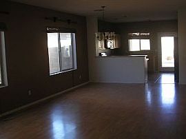 Immaculate 3 BR, 2 BA Home with Den Near Banner Hospital in Phoenix, AZ (Photo 4 of 6)