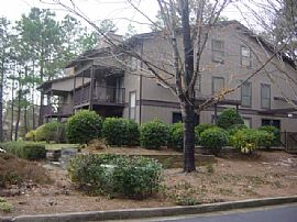 Spacious 1 Bedroom Condo  with Bonus Room! in Sandy Springs, GA