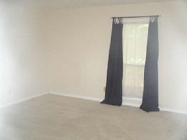 Spacious 1 Bedroom Condo  with Bonus Room! in Sandy Springs, GA (Photo 3 of 6)