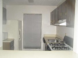 Spacious 1 Bedroom Condo  with Bonus Room! in Sandy Springs, GA (Photo 4 of 6)