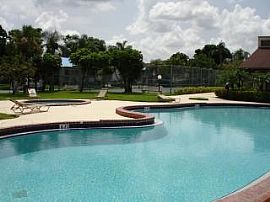 Luxury Furnished 3 Bedroom Home in Gorgeous Plantation in Plantation, FL (Photo 5 of 11)
