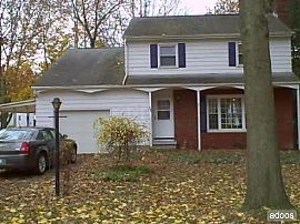 Great 4 Bedroom Family Home with Lots of Nice Features in Fairlawn, OH
