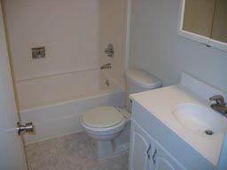 Newly Painted 2 Bedroom Triplex Apartment Near High School in Medford, OR (Photo 4 of 7)