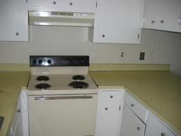 Newly Painted 2 Bedroom Triplex Apartment Near High School in Medford, OR (Photo 5 of 7)