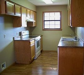 Updated 3 Bedroom Home Near Community Center and Swim Park in Republic, MO (Photo 2 of 9)