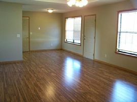 Updated 3 Bedroom Home Near Community Center and Swim Park in Republic, MO (Photo 6 of 9)