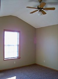 Updated 3 Bedroom Home Near Community Center and Swim Park in Republic, MO (Photo 7 of 9)