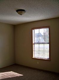 Updated 3 Bedroom Home Near Community Center and Swim Park in Republic, MO (Photo 9 of 9)