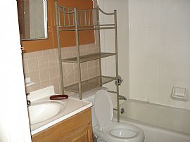 Very Spacious 2 Bedroom Apartment - Freshly Painted in Framingham, MA (Photo 2 of 7)