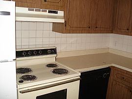 Very Spacious 2 Bedroom Apartment - Freshly Painted in Framingham, MA (Photo 4 of 7)