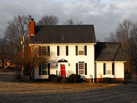 Large, Private 3 Bedroom Home with Hardwood Floors in Goodlettsville, TN (Photo 2 of 6)