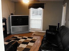 Large, Private 3 Bedroom Home with Hardwood Floors in Goodlettsville, TN (Photo 6 of 6)