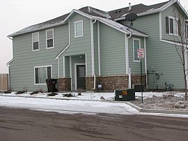 Spacious 3 Bedroom Townhouse Near Peterson AFB in Colorado Springs, CO (Photo 2 of 5)