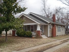 Charming 2 BR, 1 BA Midtown Bungalow Home Near TU in Tulsa, OK