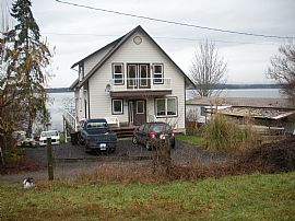 Incredible 3 Br, 2 Ba Home on The Bay in Lakebay, WA