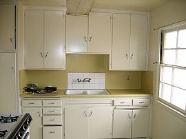 Large 1 Bedroom Apartment with Center Courtyard Garden in Pasadena, CA (Photo 2 of 3)