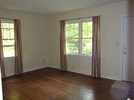 Cozy 2 Bedroom Bungalow Home in Ormewood Park Near Downtown in Atlanta, GA (Photo 5 of 7)