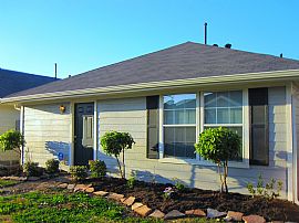 Immaculate 3 Bedroom Home with Fresh Paint  in Houston, TX