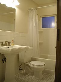 New 2 Story, 4 Bedroom High End Home with Vaulted Ceilings in Mountlake Terrace, WA (Photo 5 of 12)