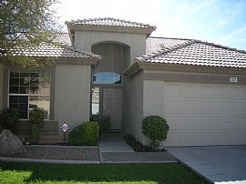 Excellent 3 Bedroom Home with Covered Patio  in Chandler, AZ