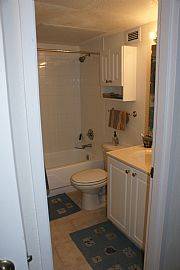 Furnished 1 Bedroom Ocean Front Condo with Balcony in Hollywood, FL (Photo 12 of 12)