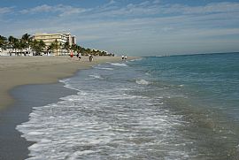 Furnished 1 Bedroom Ocean Front Condo with Balcony in Hollywood, FL (Photo 4 of 12)