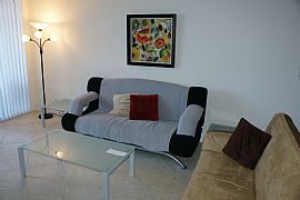 Furnished 1 Bedroom Ocean Front Condo with Balcony in Hollywood, FL (Photo 8 of 12)