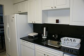 Furnished 1 Bedroom Ocean Front Condo with Balcony in Hollywood, FL (Photo 9 of 12)