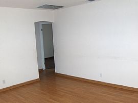 Nice 3 Bedroom Home Near Transportation and Shopping in Sacramento, CA (Photo 2 of 4)