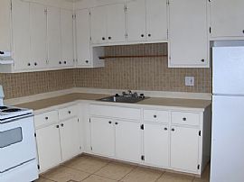 Nice 3 Bedroom Home Near Transportation and Shopping in Sacramento, CA (Photo 3 of 4)