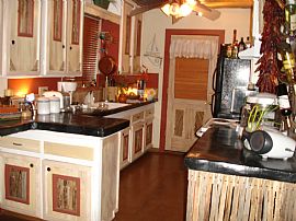 Gorgeous Master Bedroom and Bathroom For Rent in Home  in Phoenix, AZ (Photo 1 of 5)