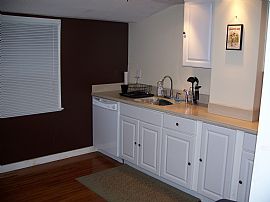 Beautiful, Spacious 4 Bedroom Home - Dog Friendly in Tonawanda, NY (Photo 3 of 10)