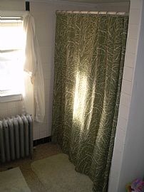 Comfy 2 Bedroom Apartment in Home with Large Back Yard in Orange, NJ (Photo 8 of 9)