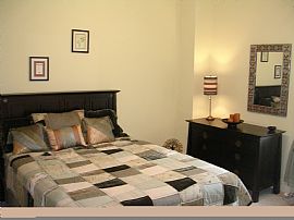 Spacious 1 Bedroom, 800 Sq. Ft. Apartment with Dishwasher in Hyde Park, IL (Photo 3 of 4)