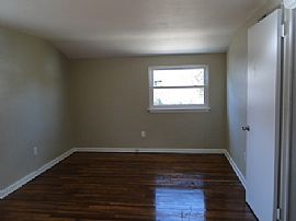 Fully Renovated 4 Bedroom in Kempsville with New Kitchen in Virginia Beach, VA (Photo 3 of 8)