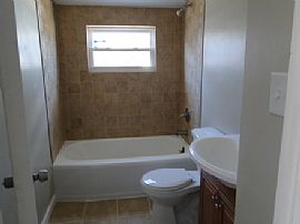 Fully Renovated 4 Bedroom in Kempsville with New Kitchen in Virginia Beach, VA (Photo 5 of 8)