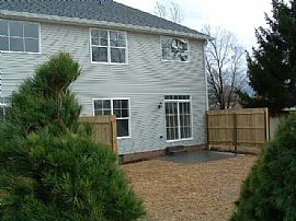 Luxury 2 Bedroom Townhouse with Loft in North Canton, OH (Photo 10 of 10)